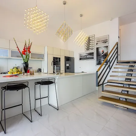 Mit Infinity-pool, Wellnessbereich, 1 Km Zum *