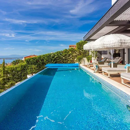 Mit Infinity-pool, Wellnessbereich, 1 Km Zum Crikvenica