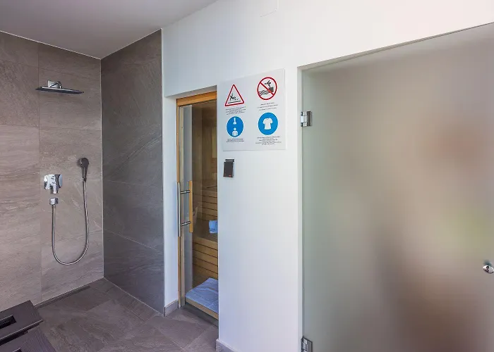 Mit Infinity-pool, Wellnessbereich, 1 Km Zum Crikvenica