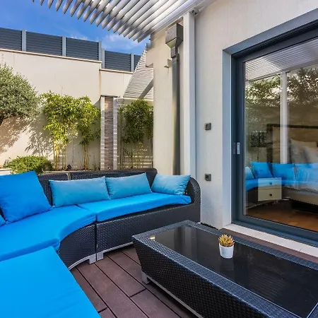 Mit Infinity-pool, Wellnessbereich, 1 Km Zum Crikvenica