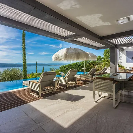 Mit Infinity-pool, Wellnessbereich, 1 Km Zum