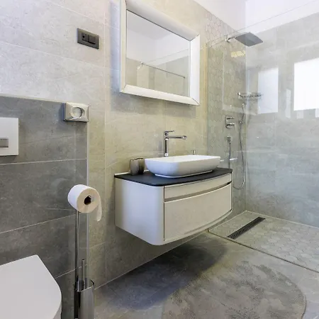 Mit Infinity-pool, Wellnessbereich, 1 Km Zum * Crikvenica