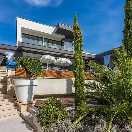 Mit Infinity-pool, Wellnessbereich, 1 Km Zum Casa vacanze Crikvenica