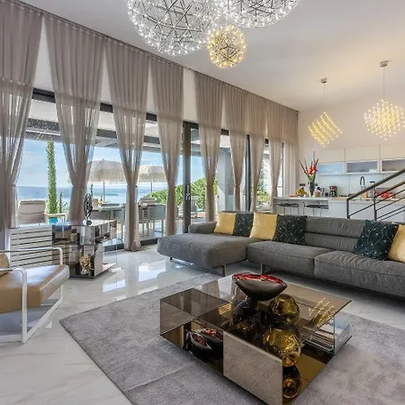 Mit Infinity-pool, Wellnessbereich, 1 Km Zum Сasa de vacaciones Crikvenica